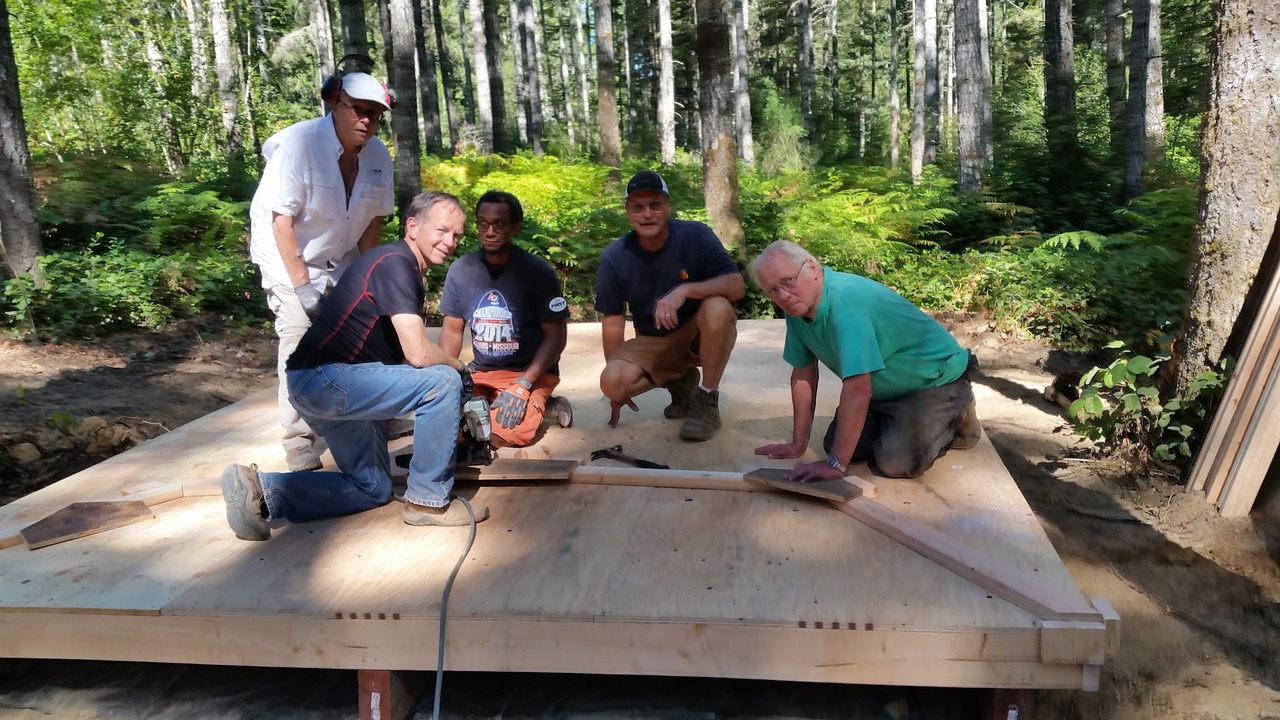 he floor is done assembling the trusses on the flat surface.” Thanks to Carl Nelson, Steve Sandry, Che - Maya Kilmer's husband , Gene Carlson and myself. Photo by Maya Kilmer.