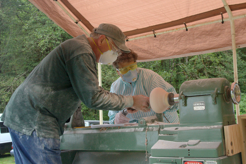 Roberta Gunnell returned this year from Soda Springs, Idaho, wanting to make a bowl with Bill Pickerd. Roberta Gunnell returned this year from Soda Springs, Idaho, wanting to make a bowl with Bill Pickerd.